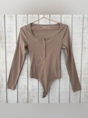 🤎 Abercrombie Ribbed Bodysuit Brown Long Sleeve Snap Front Small Casual